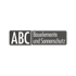 ABC Bauelemente und Sonnenschutz Logo mit weißer Schrift auf dunklem Rechteck.
