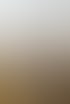 Schwangere Frau mit Partner in goldenem Abendlicht – mahr-moments
