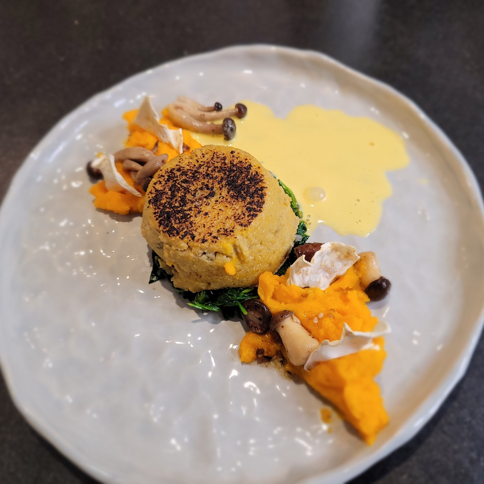Cremige Pilzpolenta mit goldenen Pfifferlingen – vegetarischer Genuss auf höchstem Niveau