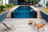 Poolbecken mit Glaswand