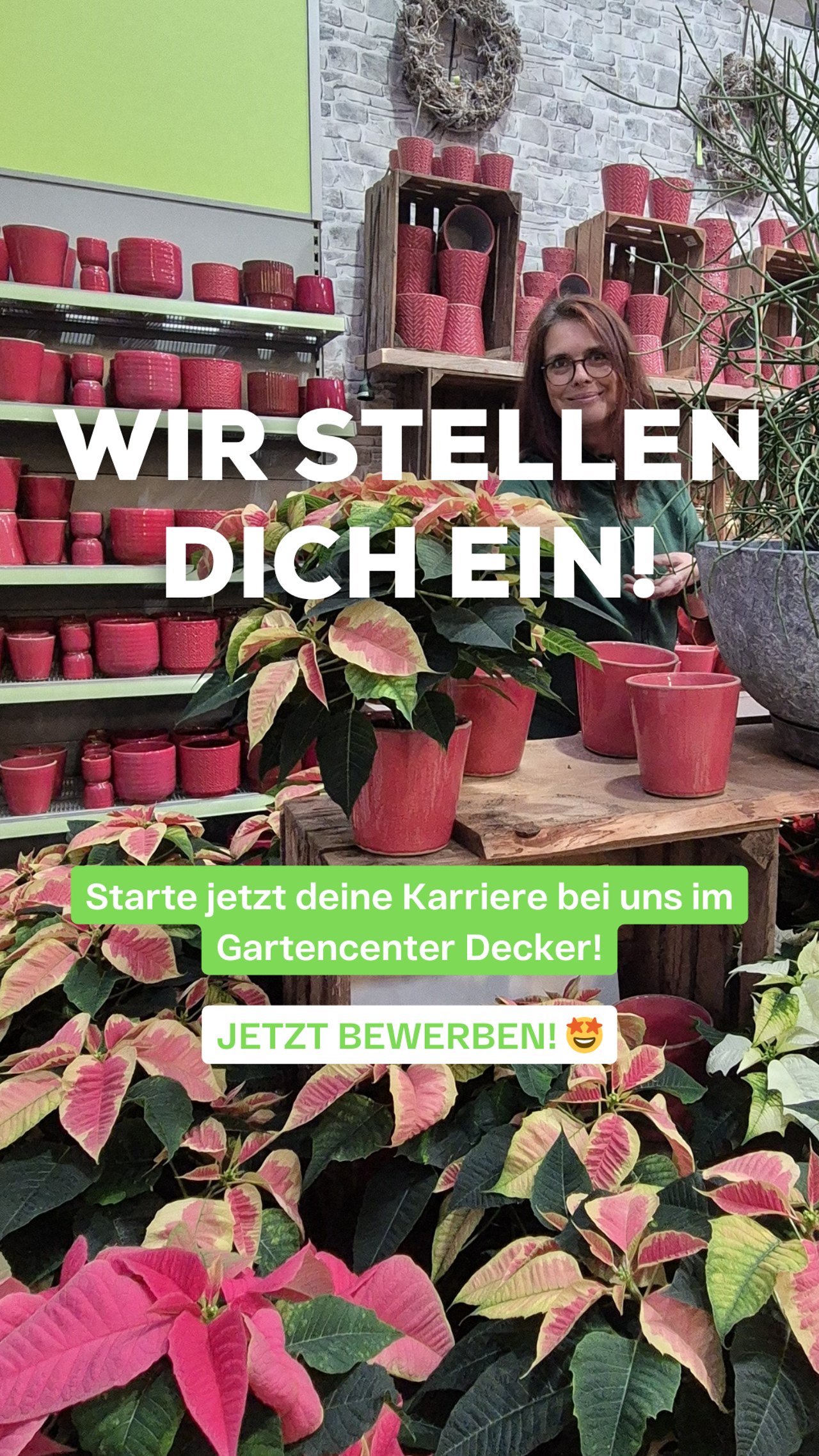 Recruiting-Anzeige Blumen Decker: Frau hinter Pflanzen und roten Töpfen, „Wir stellen dich ein!“