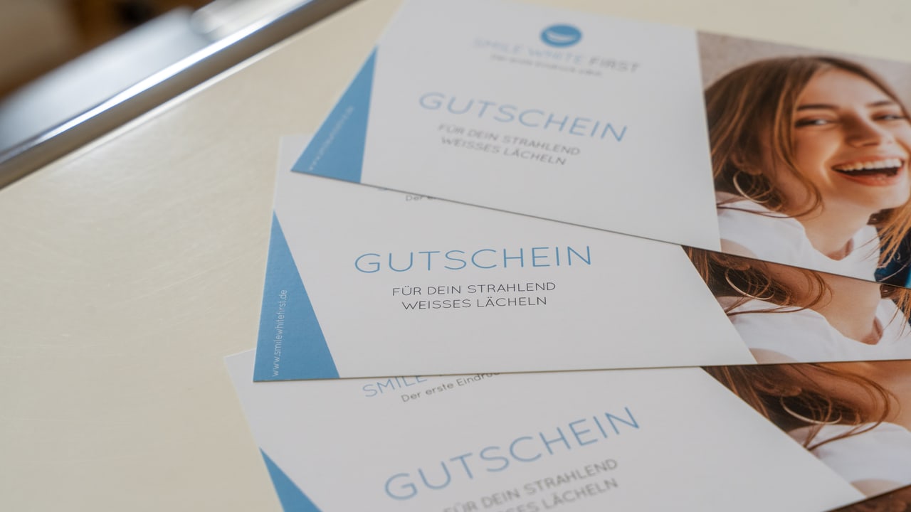 Gutscheinkarten von Smile White First