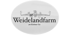 Logo in Schwarz-Weiß mit „Weidelandfarm am Riegener See“ und Umrissen von Kuh, Lamm, Huhn und Bäumen.