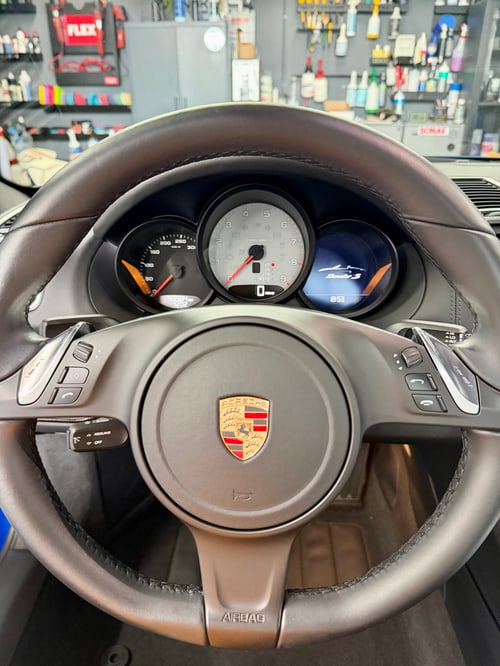 Lederlenkrad eines Porsche