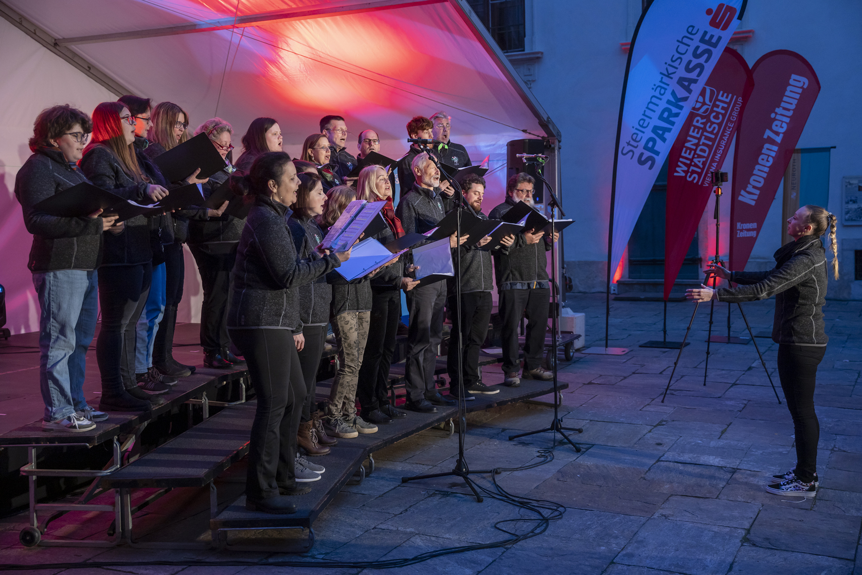 Chor der Landesbediensteten Steiermark singing in the Landhaushof, Long Night of Choirs 2023