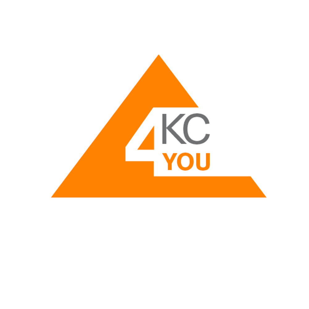 Orangefarbenes Logo 4KC YOU in einem weißen Dreieck auf grünem Hintergrund.