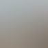 Dachdecker arbeitet auf einer Holzlatten-Unterkonstruktion mit Bauder-Dämmung bei einer Dachsanierung unter bewölktem Himmel.
