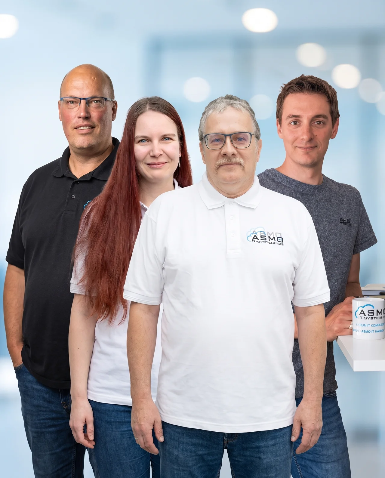 Vier Ansprechpartner des ASMO IT-Systemhaus Teams aus Castrop-Rauxel