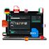 Laptop zeigt Software-Oberfläche mit PDF-, PPTX- und DOCX-Symbolen, umgeben von Länderflaggen.
