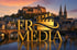 Goldenes FR MEDIA Logo mit Filmklappe vor dem Panorama der Marburger Oberstadt mit Schloss und Lahn bei Sonnenuntergang.