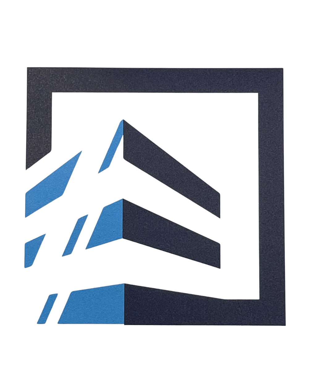 Logo mit Schild, das ein stilisiertes S und den Text "Strong Service" zeigt.