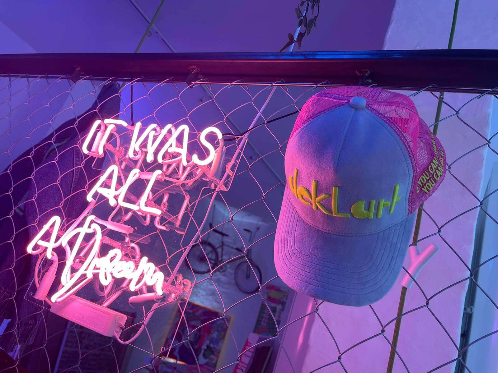 Finish einer Custom Trucker Cap
