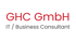 Roter Text "GHC GmbH" über grauem Text "IT / Business Consultant" auf dunkelgrünem Hintergrund.