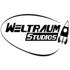 Videoproduktion TN Production Schwarzes Logo mit den Wörtern „WELTRAUM STUDIOS“ in einem ovalen Rahmen, rechts ein stilisiertes Raumschiff