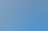 Amazon Webseite im Safari Browser auf einem Laptop-Bildschirm mit Fokus auf Logo, Suchleiste und Menüführung.