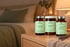 Schlaf Formel, Magnesium Drink + C und Vitamin B Komplex Premium auf einem Nachttisch im Lampenlicht