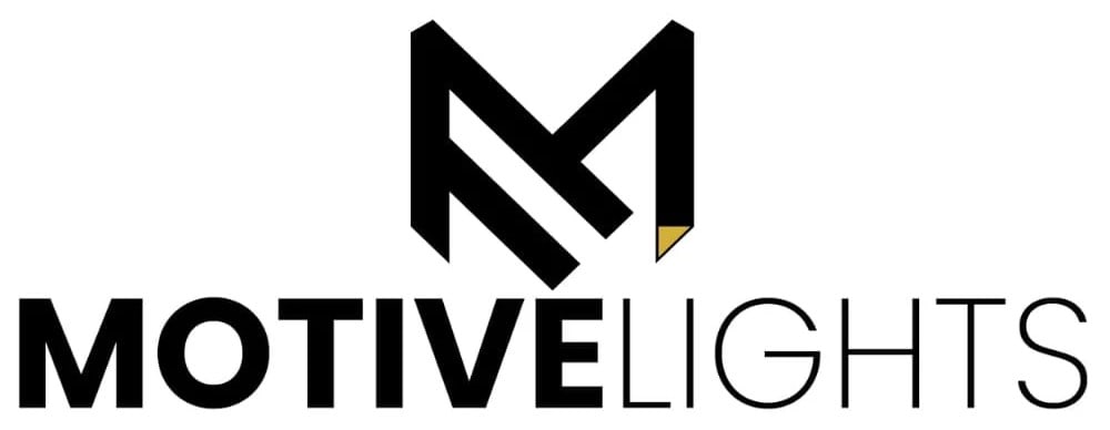 MotiveLights Logo mit schwarzem "M" Symbol und goldener Spitze, darunter der Schriftzug "MOTIVE LIGHTS".