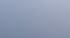 Ein Telefon, eine E-Mail und ein ‚@‘-Symbol sind vor einer grauen Sonne zu sehen, mit einem blauen Boden im Hintergrund.