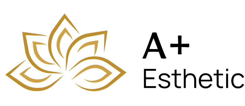 Goldene Lotusblume und schwarzer Text "A+ Esthetic" auf dunkelgrünem Hintergrund.