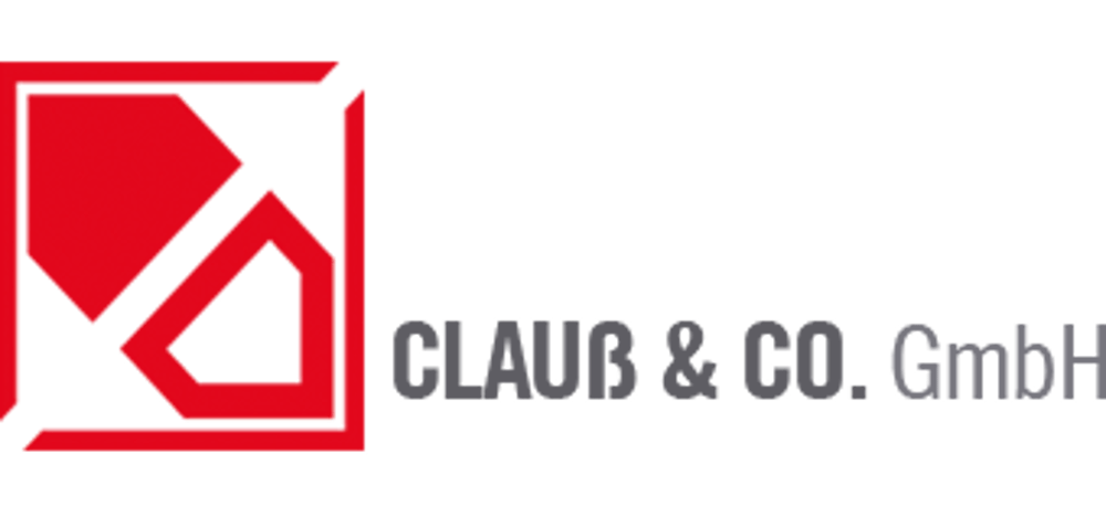 Rotes Logo mit stilisiertem Haus und Text "CLAUB & CO. GmbH".