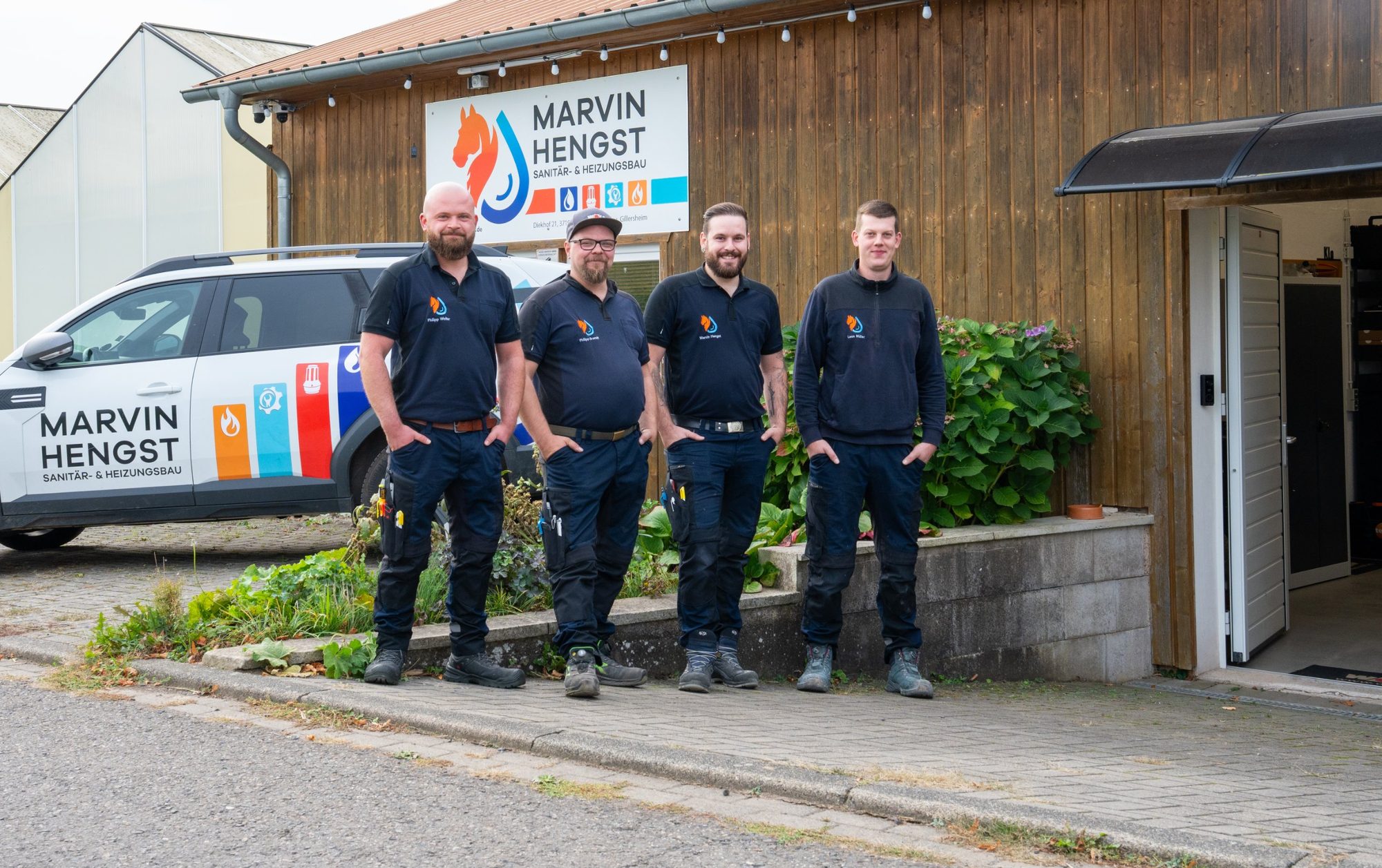 Das Team vor dem Betrieb in Gillersheim