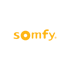 Somfy Logo: Orangefarbener Schriftzug "sOmfy." auf dunklem Hintergrund.
