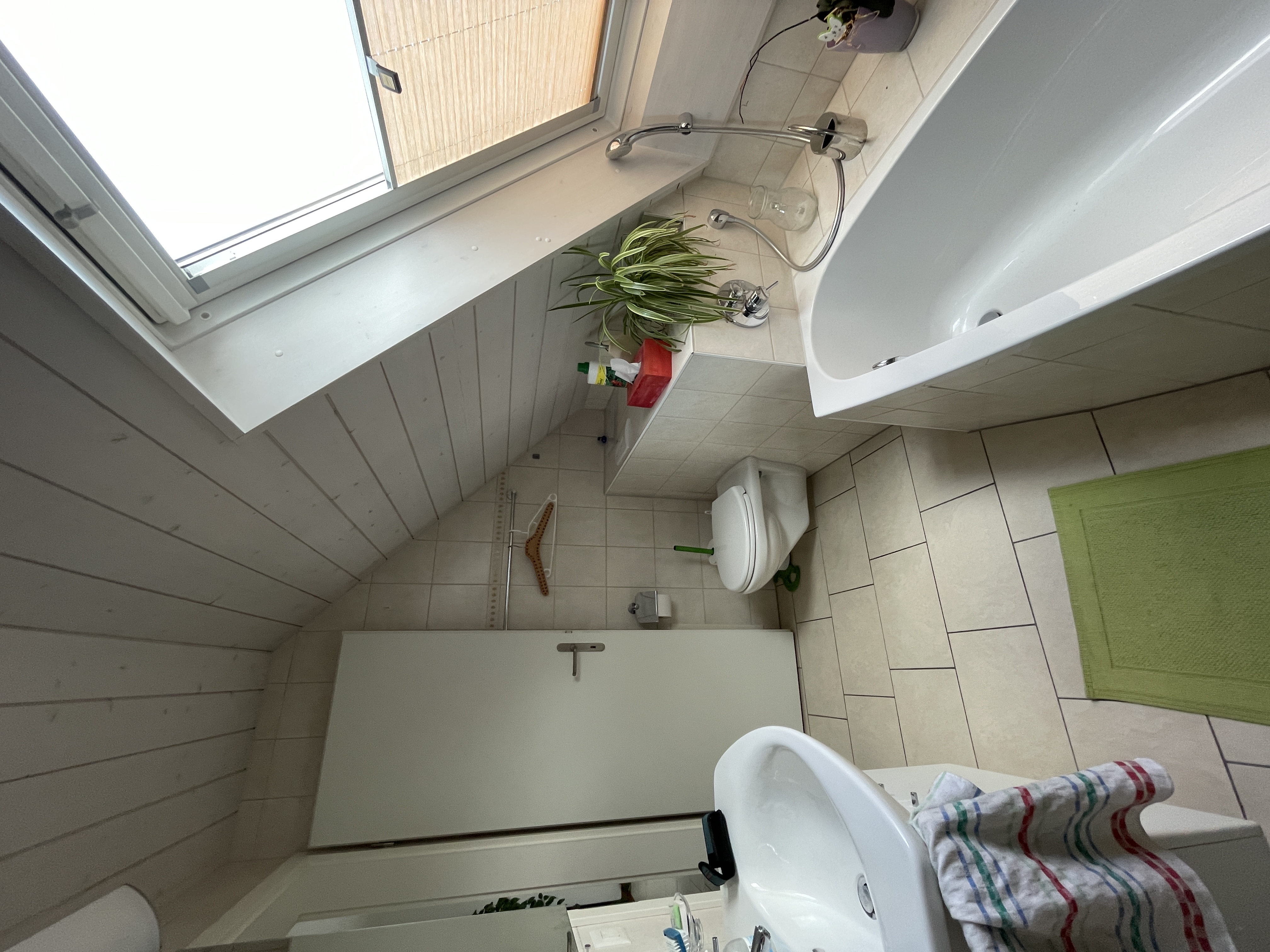 Badezimmer, Dachwohnung vorher