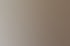 Ein abstraktes, gewebtes Kunstwerk wirft einen Schatten an eine graue Wand in einem Flur.
