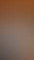 Himmelblaue Geburtstagstorte mit weißen Zuckerwolken, einem Auto und „Happy Birthday“ Banner.