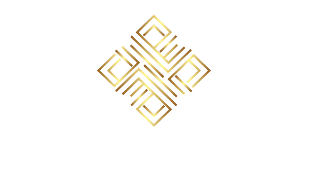Goldenes, geometrisches Logo auf dunkelgrünem Hintergrund, darunter der weiße Text "READY2CLOSE". Ready2Close Logo