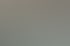 Dermatologin untersucht mit einer Lupe ein Muttermal am Rücken einer Patientin.