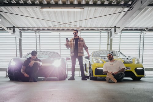 Das 10X Team im Parkhaus