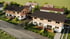 Visualisierung aus der Luft: zwei Doppelhäuser mit Gärten, Terrassen und Carports an der Prälatenstraße