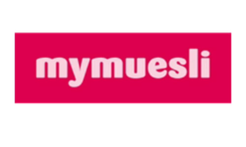 Mymuesli Logo in Hellrosa auf einem dunkelrosa Rechteck.