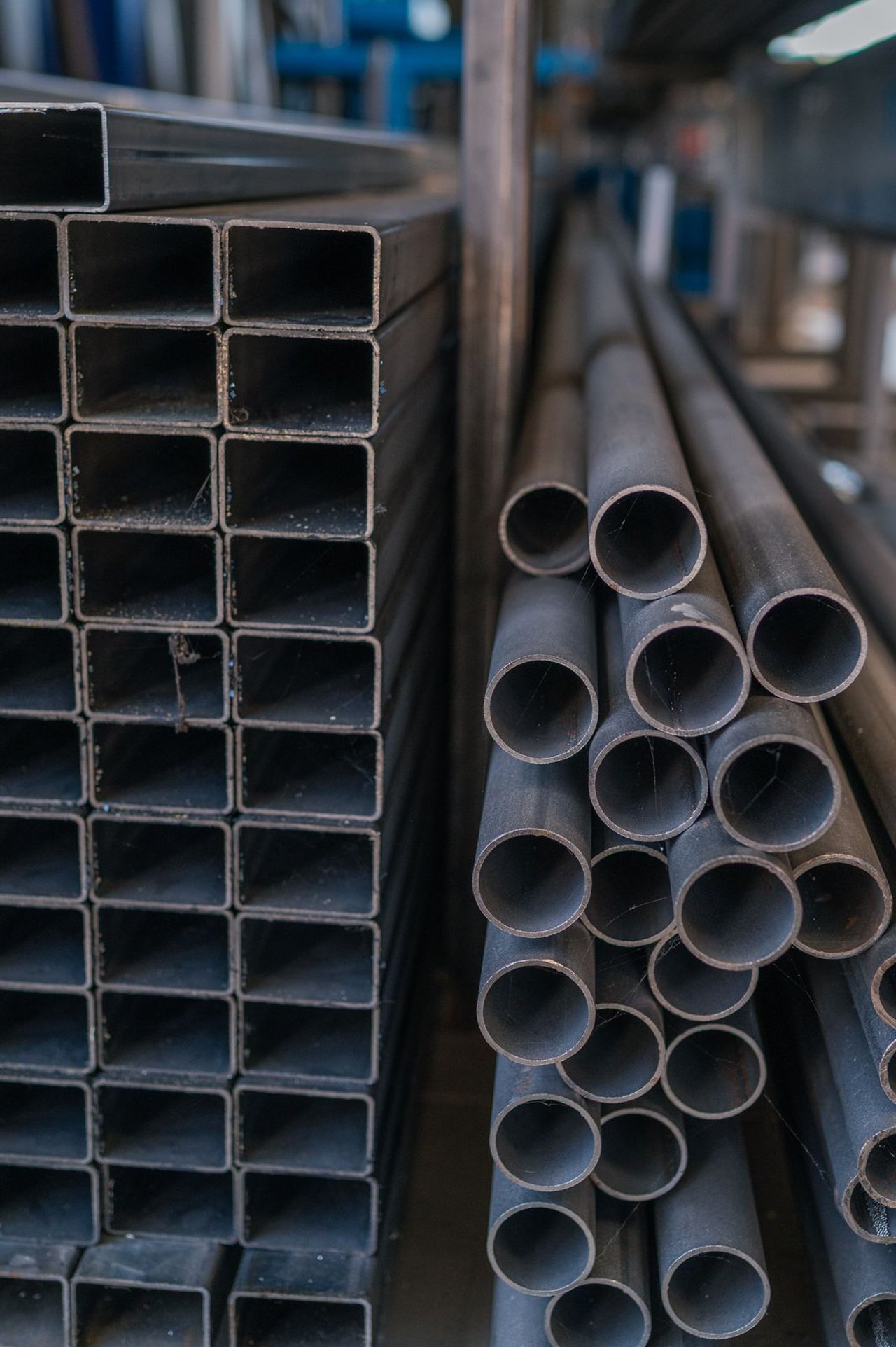 Stahlprofile und Rohre im Lager von Häusler Metallbau
