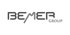 Graues BEMER Group-Logo auf dunkelgrünem Hintergrund.