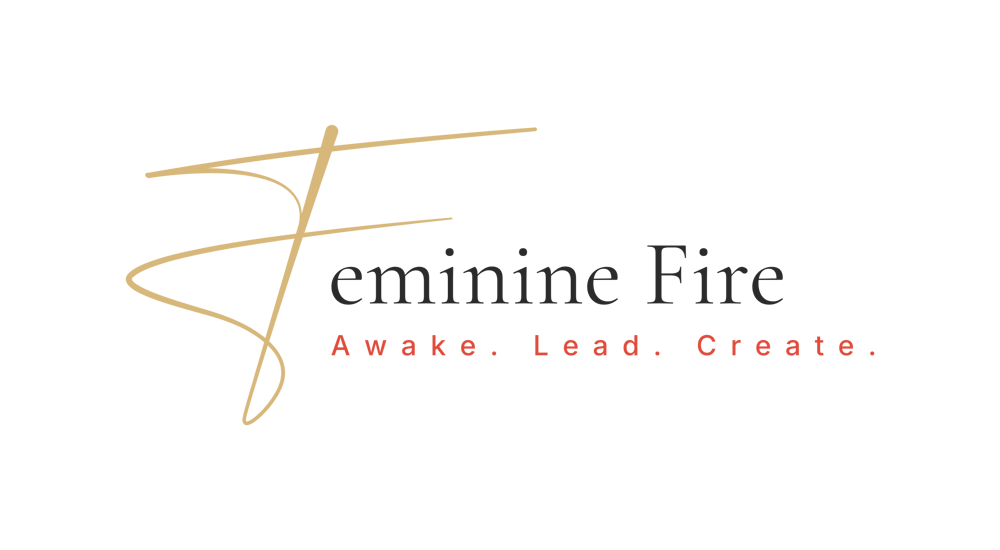 Goldenes F-Logo auf Schwarz mit Text „Feminine Fire - Awake. Lead. Create.“