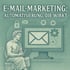 E-Mail-Marketing: Automatisierung, die wirkt. Statue tippt auf Laptop; daneben Monitor mit E-Mail-Symbol, Zahnrädern.