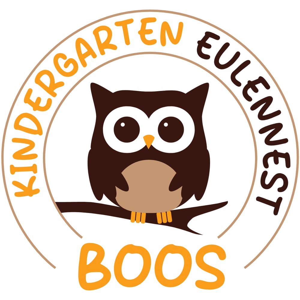 Braune Eule auf Ast, umgeben von "KINDERGARTEN EULENNEST" und "BOOS" in Orange auf weißem Kreis.