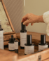 Fotografia de producte i contingut visual per a xarxes socials de la marca de cosmètica Azalée Beauty.