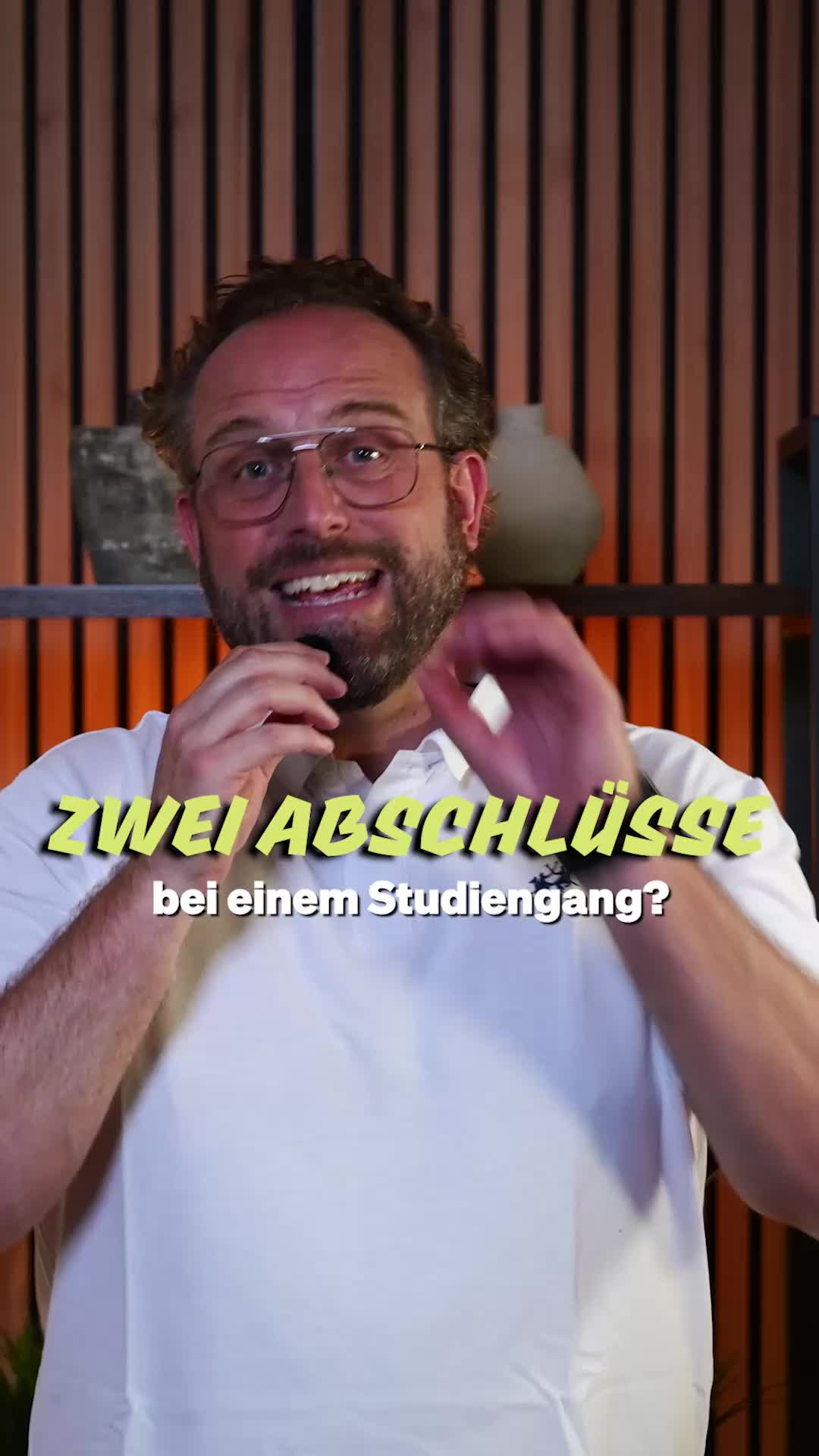 Zeigt, wie das duale Studium der Sozialen Arbeit zu Bachelor und staatlicher Anerkennung zugleich führt.