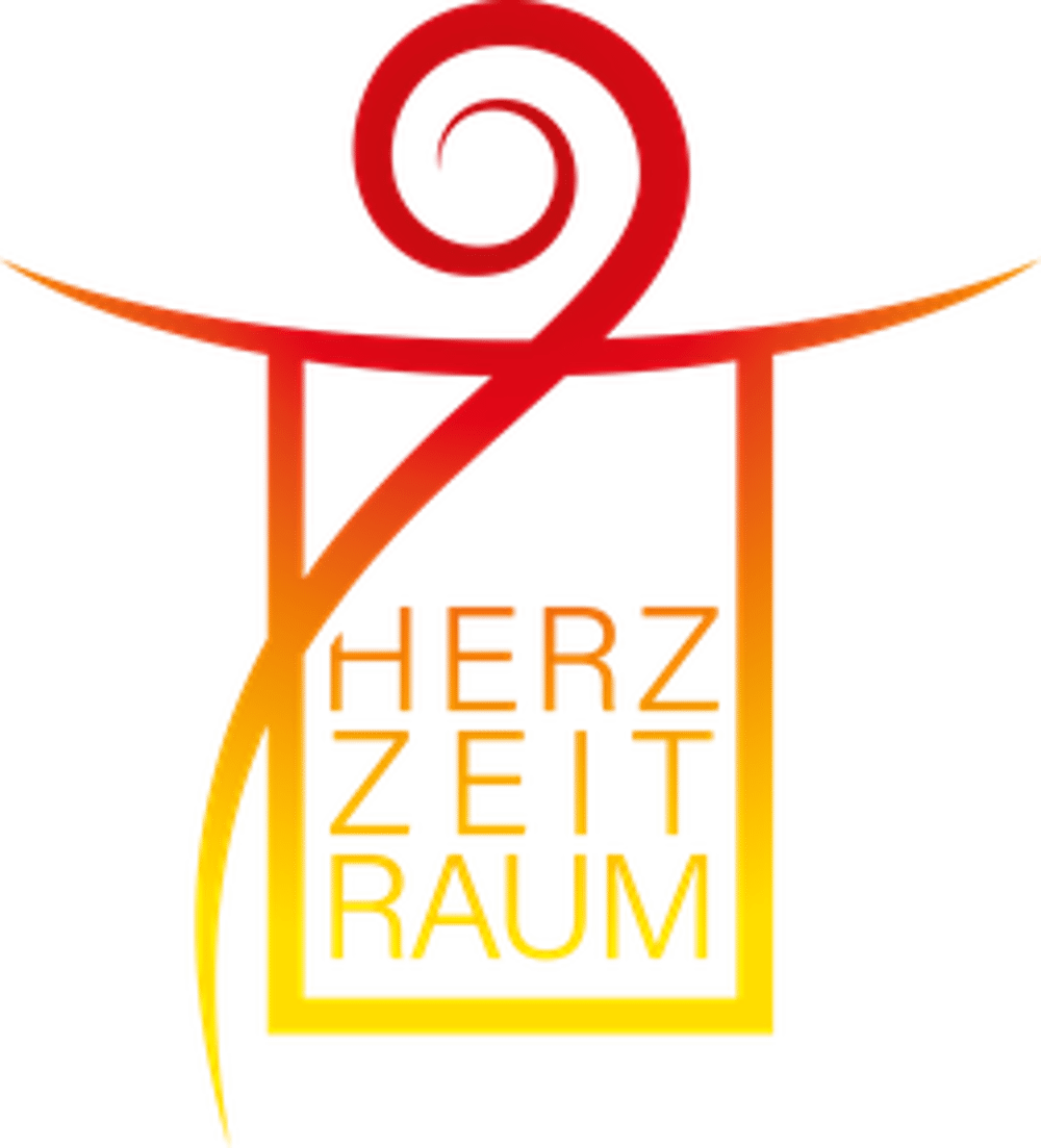 Abstraktes Logo in Rot, Orange und Gelb mit einem Quadrat und einer Spirale, der Text "HERZ ZEIT RAUM" steht im Quadrat.