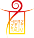 Orange-rotes Logo mit Schriftzug "HERZ ZEIT RAUM" in einem quadratischen Rahmen.