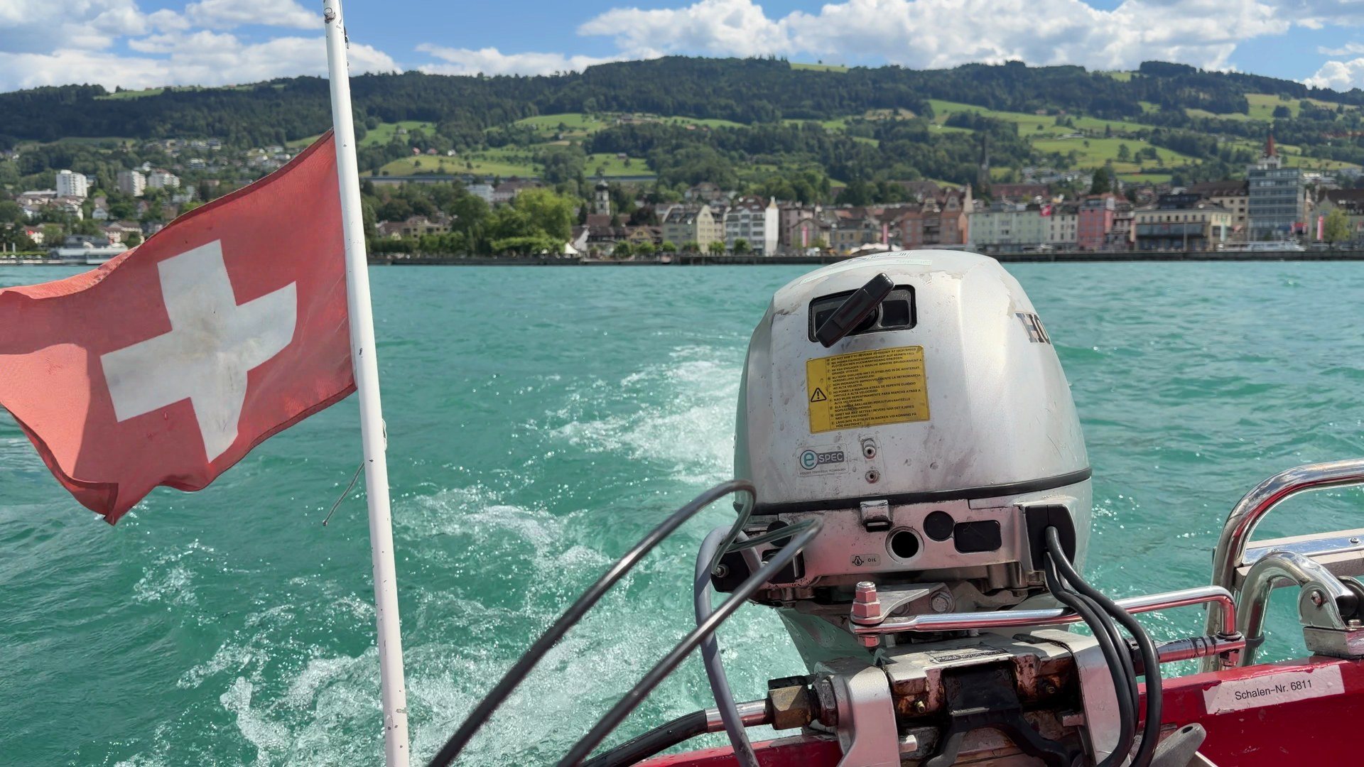 Mit dem Boot unterwegs in der Schweiz beim Besuch von Basti