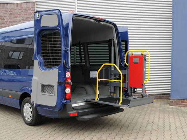 Crafter mit Schwenklift BSL 350 – Bild 2