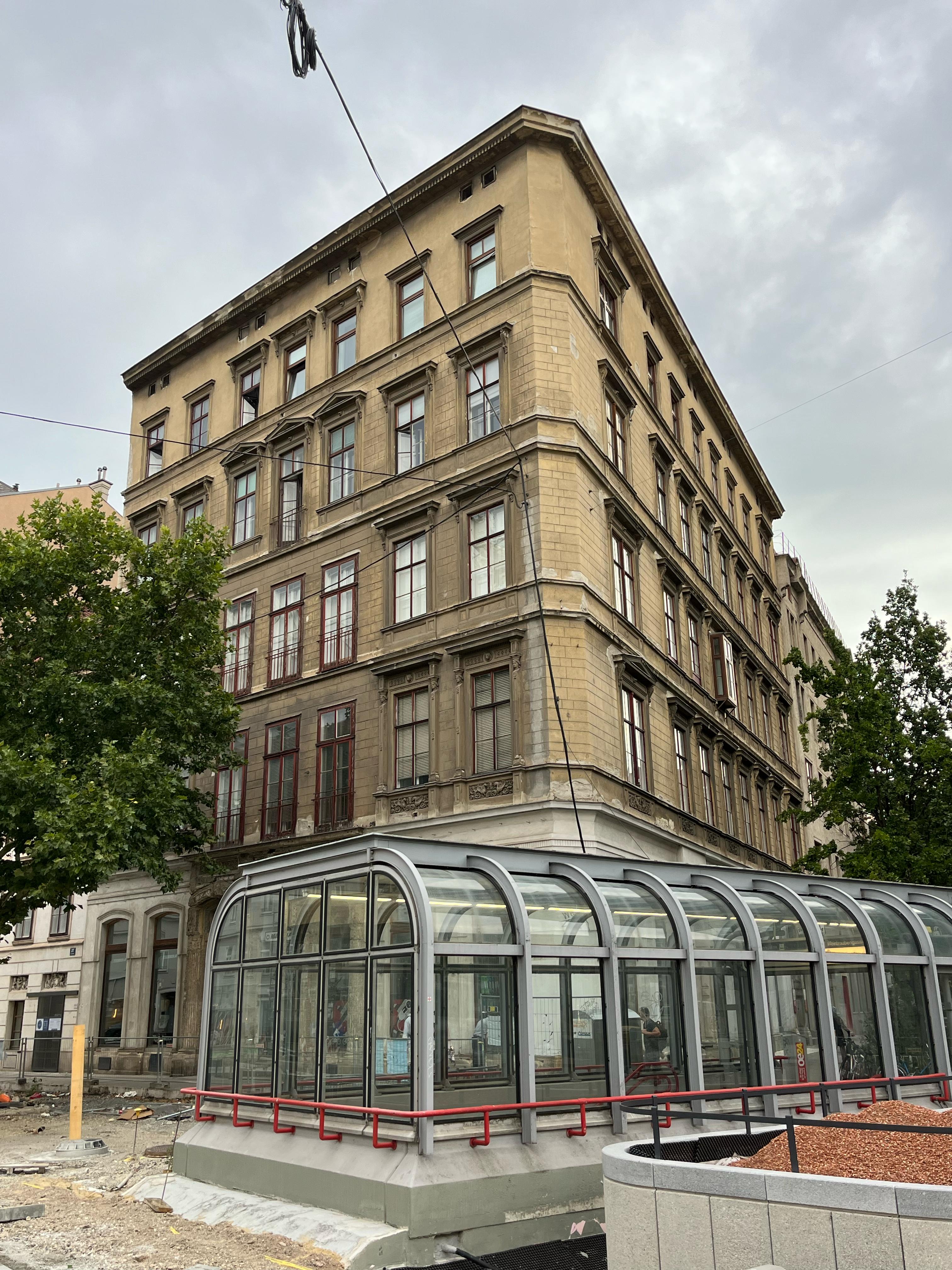 Aus einer verwahrlosten Fassade haben wir eine elegante Fassade geschaffen Bild 1