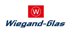 Wiegand-Glas Logo mit blauem Schriftzug und rotem Quadrat mit weißem "W" in einem Kreis.
