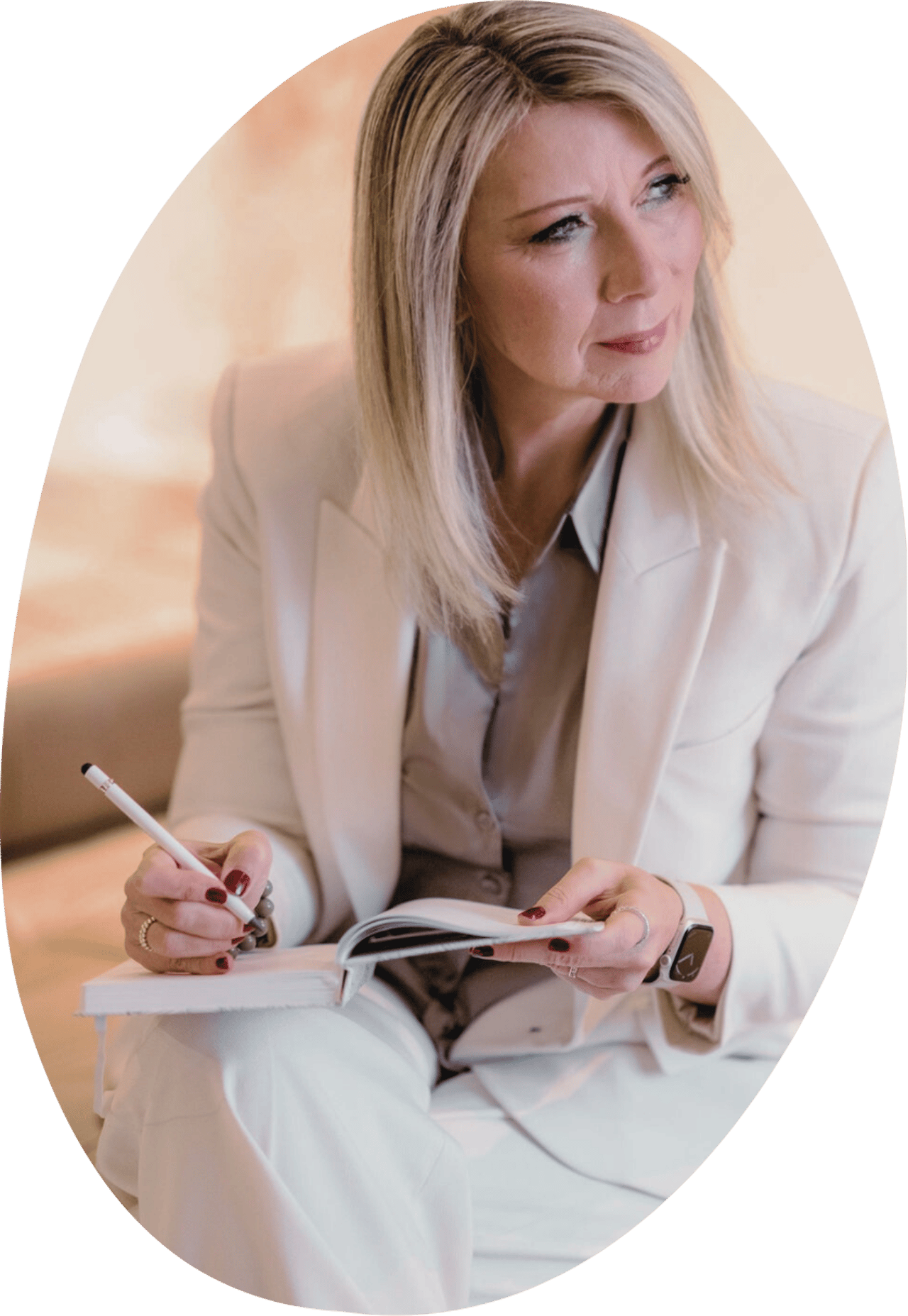 Susanne Kettler mit Notizbuch