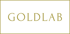 Logo Goldlab na zielonym tle ze złotą obwódką.