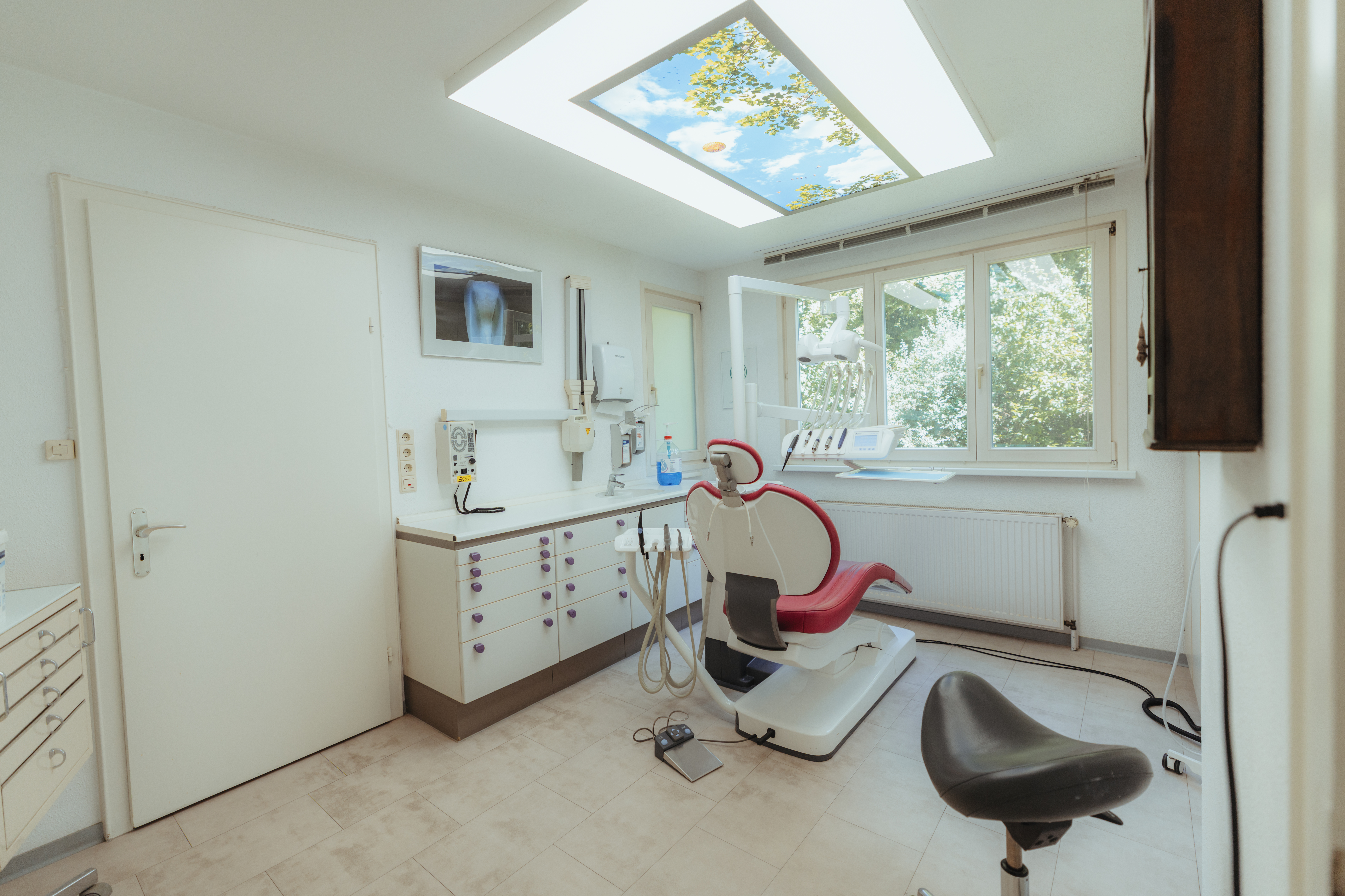 Behandlungszimmer der Zahnarztpraxis Dr. Biesecke in Büsingen
